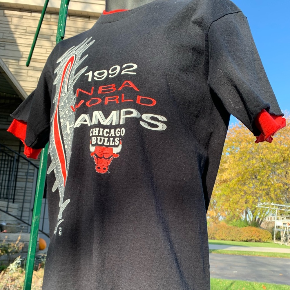 Vintage Chicago Bulls 1992 Double-Cut Championship Tee Shirt (Jordan Era) - Picture 2 of 5